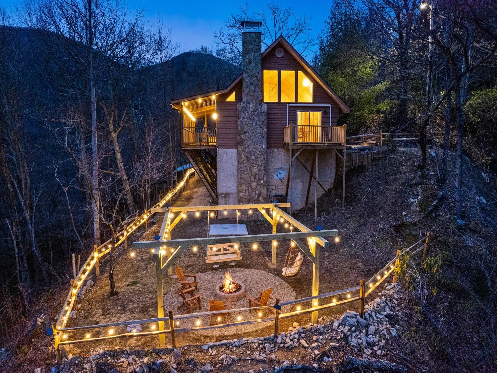 Maggie Valley Cabin With Beautiful Mountain Views, Hottub, Pet Friendly, Gameroom, Fireplace 외부 사진