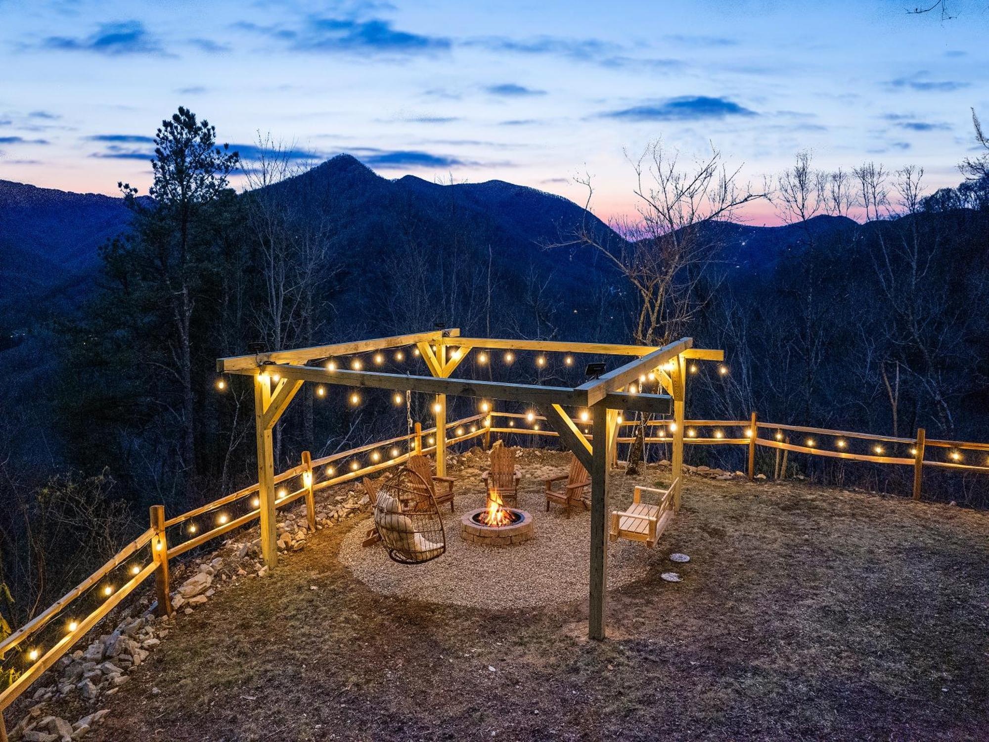 Maggie Valley Cabin With Beautiful Mountain Views, Hottub, Pet Friendly, Gameroom, Fireplace 외부 사진