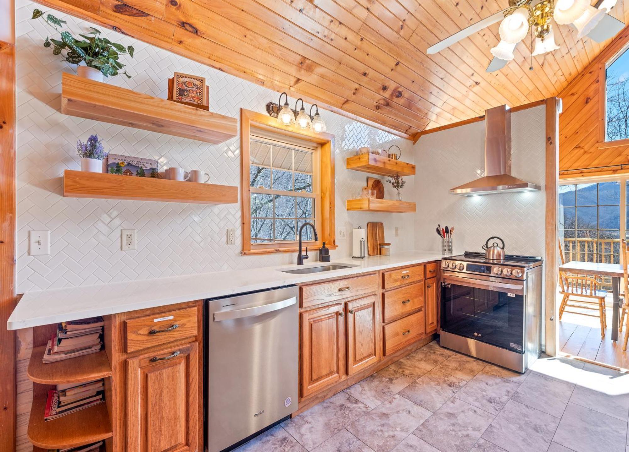 Maggie Valley Cabin With Beautiful Mountain Views, Hottub, Pet Friendly, Gameroom, Fireplace 외부 사진