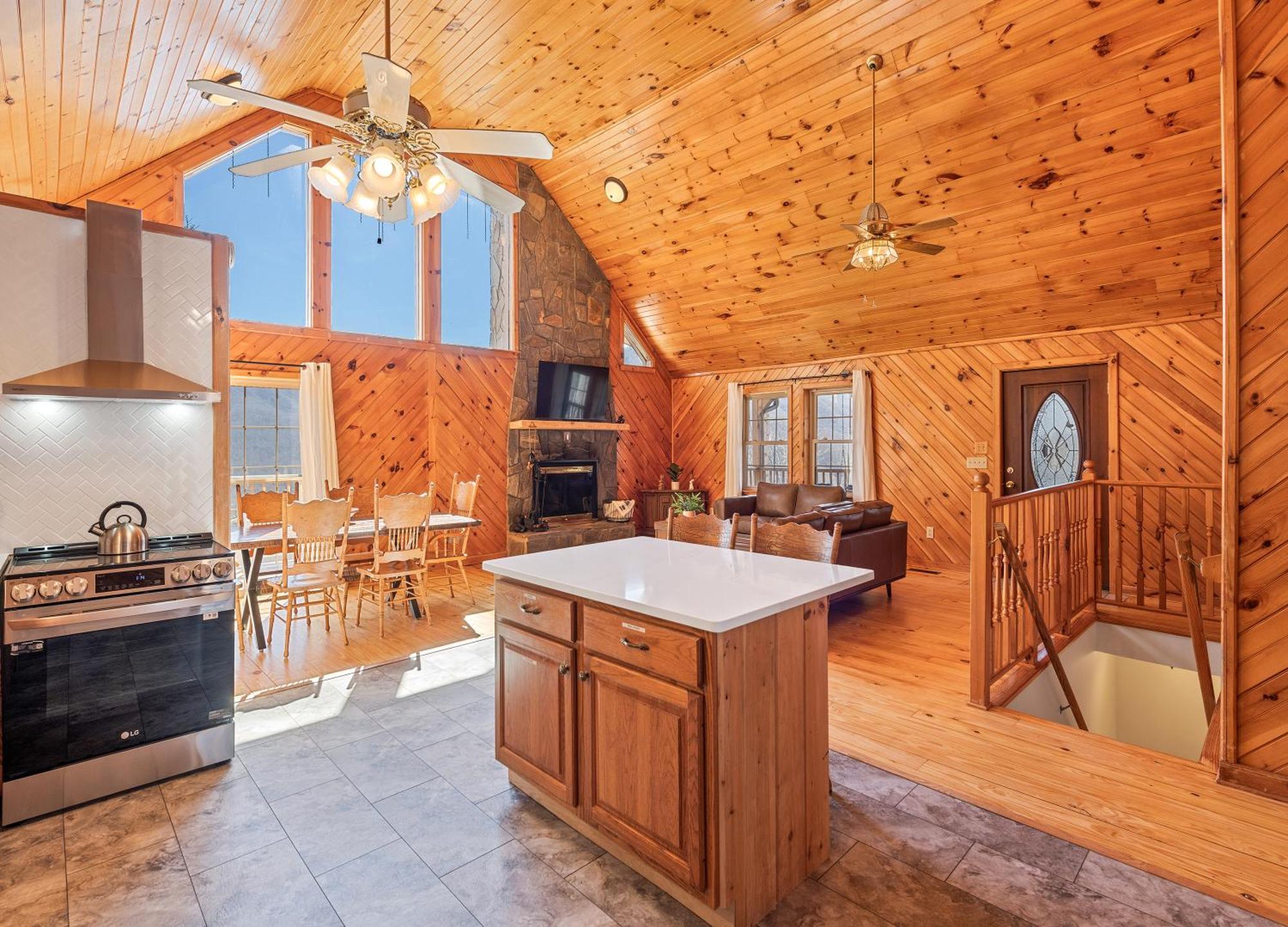 Maggie Valley Cabin With Beautiful Mountain Views, Hottub, Pet Friendly, Gameroom, Fireplace 외부 사진