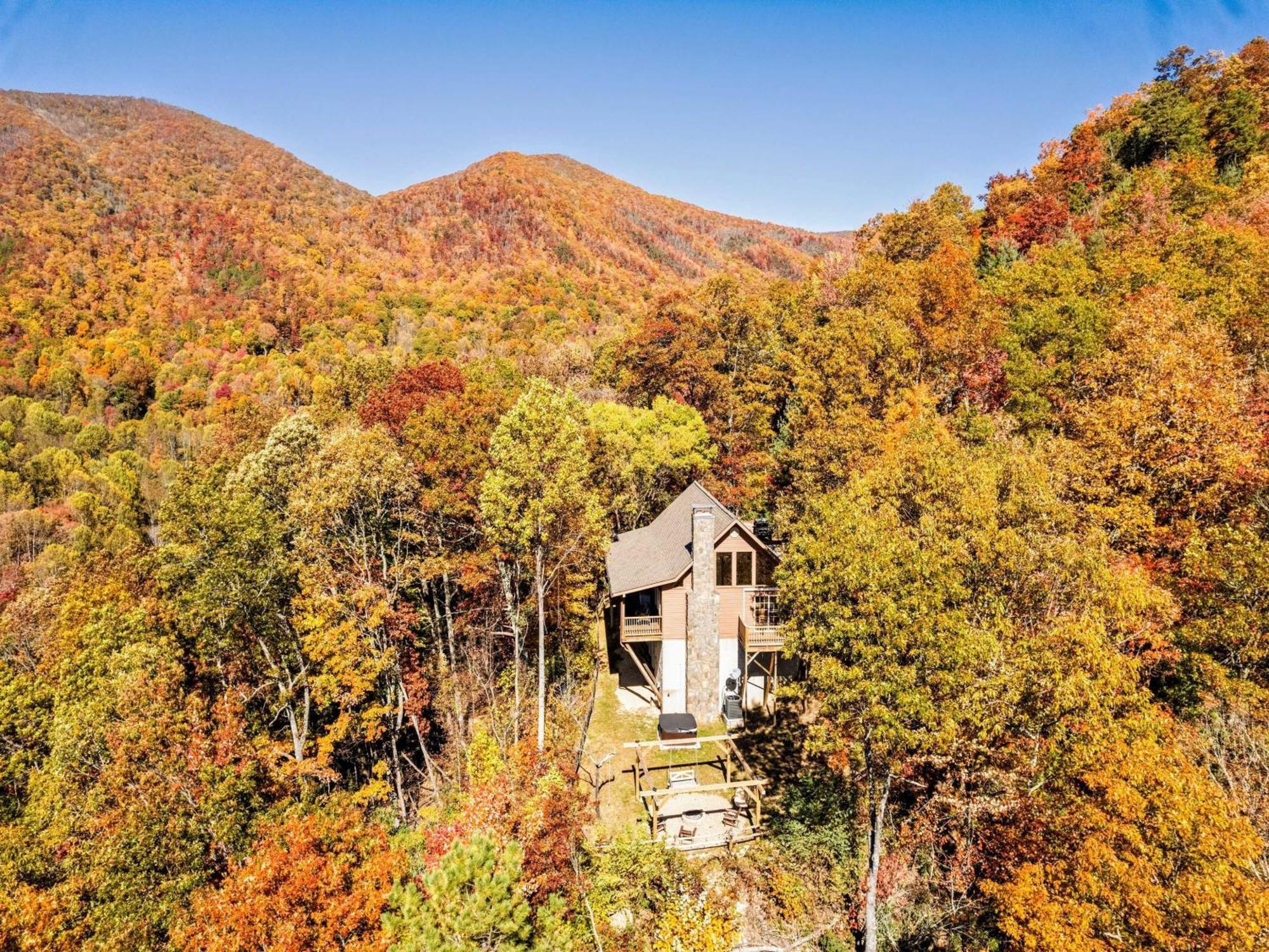 Maggie Valley Cabin With Beautiful Mountain Views, Hottub, Pet Friendly, Gameroom, Fireplace 외부 사진